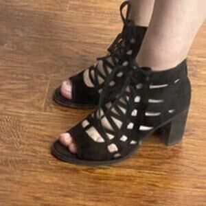 Vince Camuto Black Suede Lace Up Sandals Size 6.5